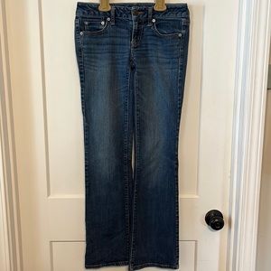 American Eagle Favorite Boyfriend Low Rise Jeans Medium Wash Size 2